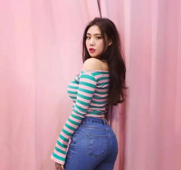 没有蚂蚁腰不要小鸟腿这个亚洲姑娘用身材证明微胖才是真性感