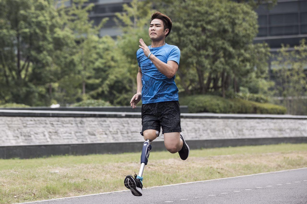 用假肢跑步是怎样的体验? - 知乎