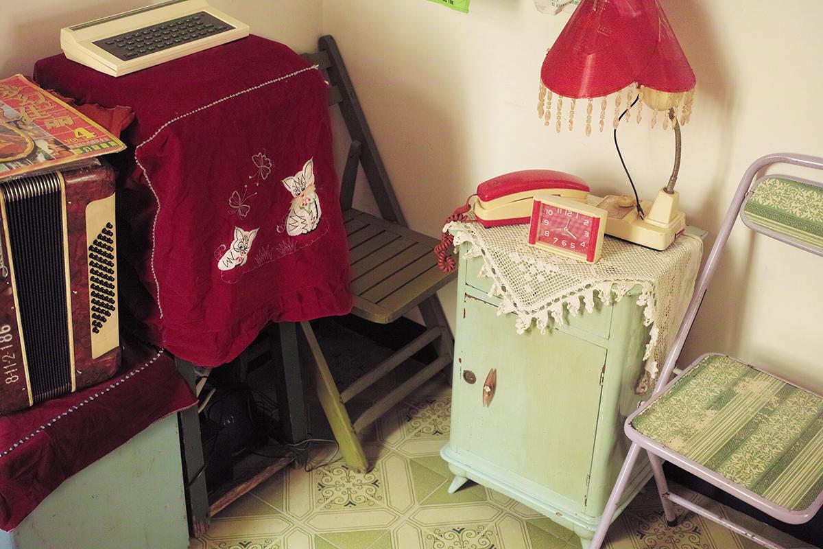 我靠捡破烂还原了90年代的女孩卧室