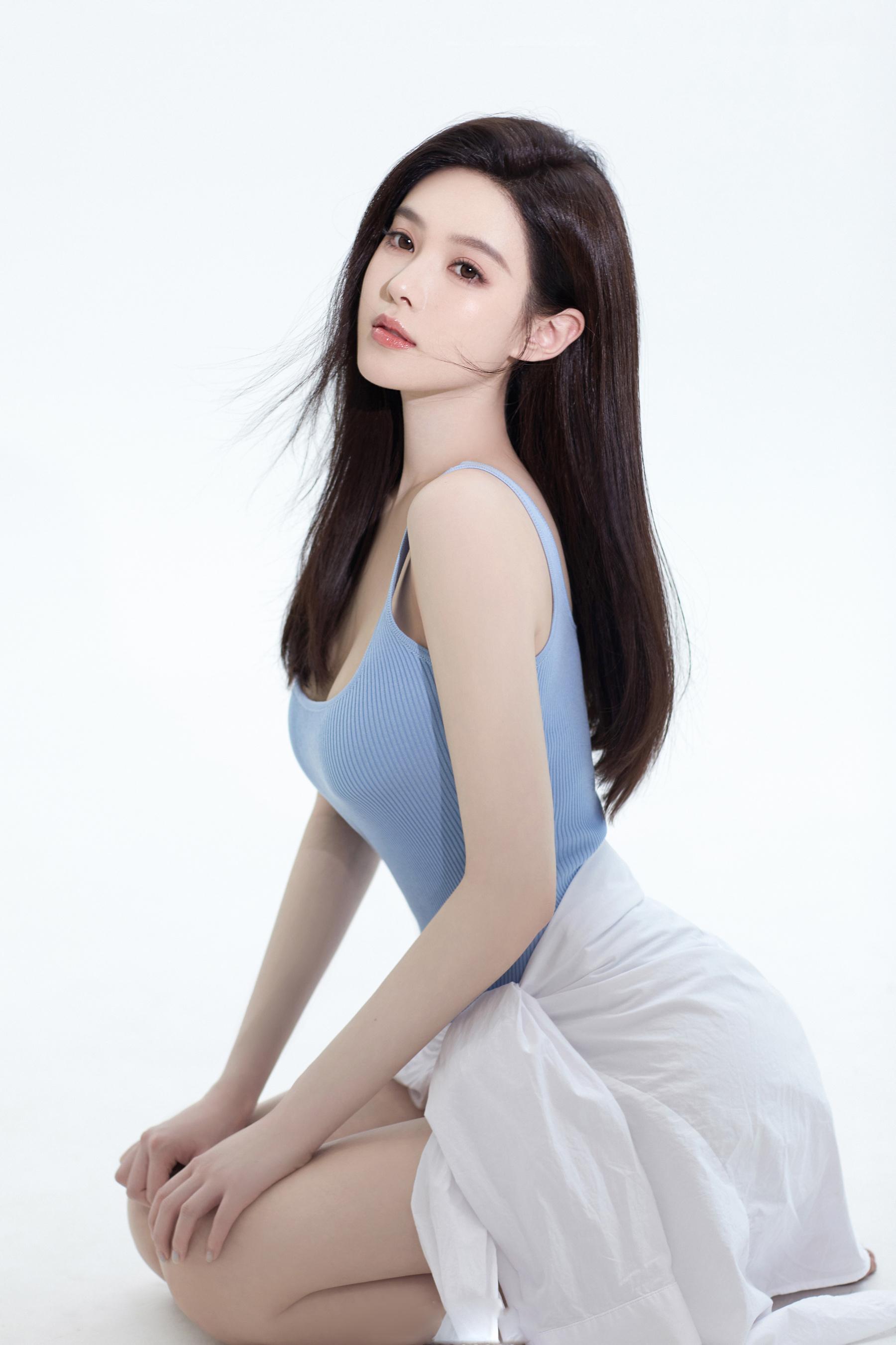 有什么百看不厌的全面屏美女壁纸? - 知乎