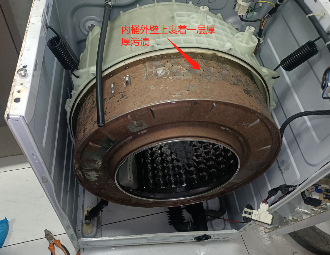 滚筒洗衣机特别脏是怎么回事请问怎么清洗