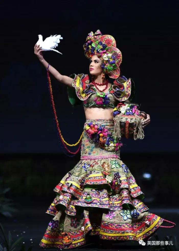 又到环球小姐大赛各国传统特色服装环节这波小姐姐们美炸啊