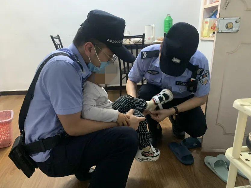 4岁男孩深夜找妈妈警察叔叔出大招召唤奥特曼来哄娃