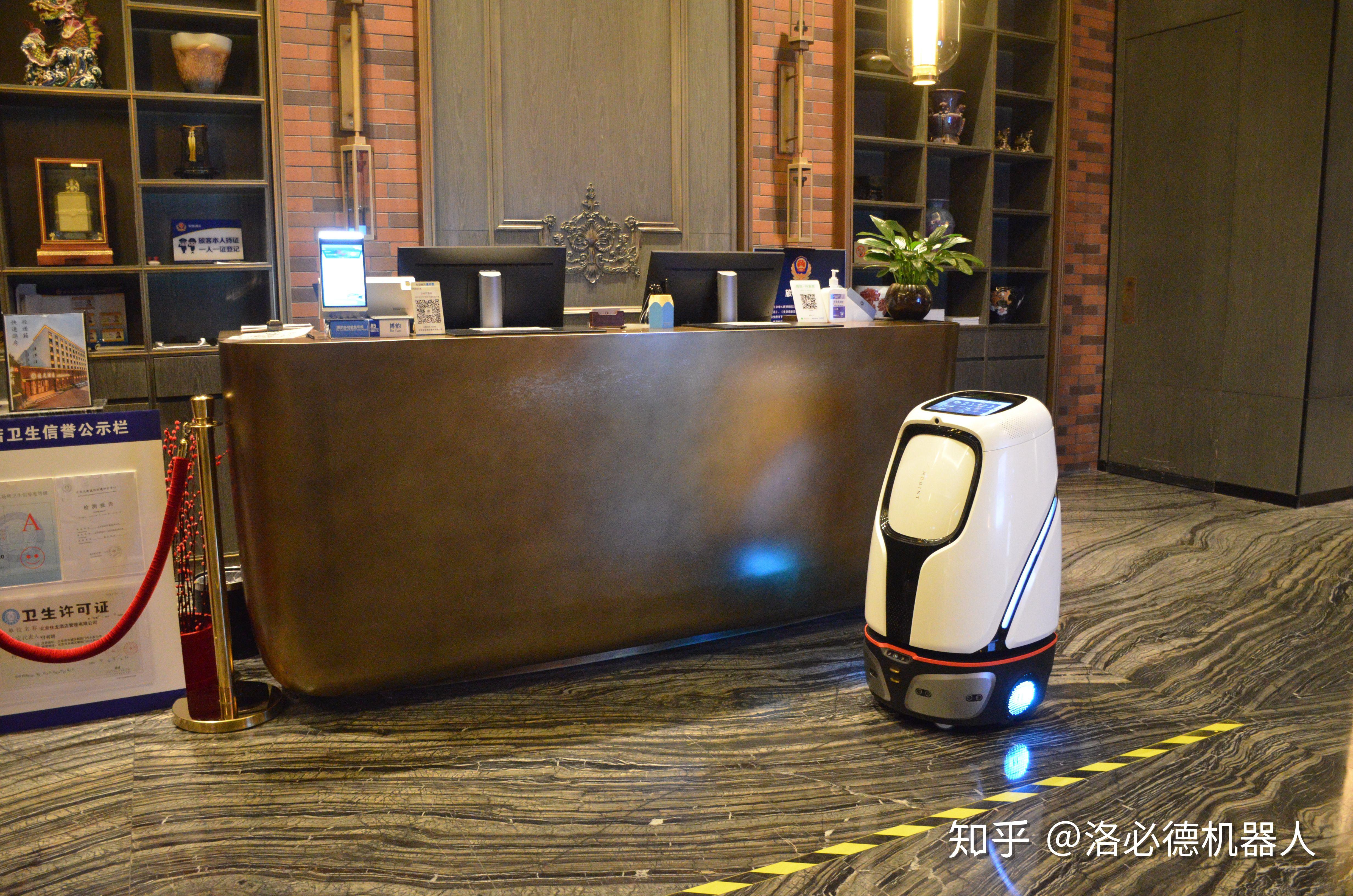 什么酒店会有机器人 v2-894193feeae418a04051d01ae1d7ca68_r.jpg