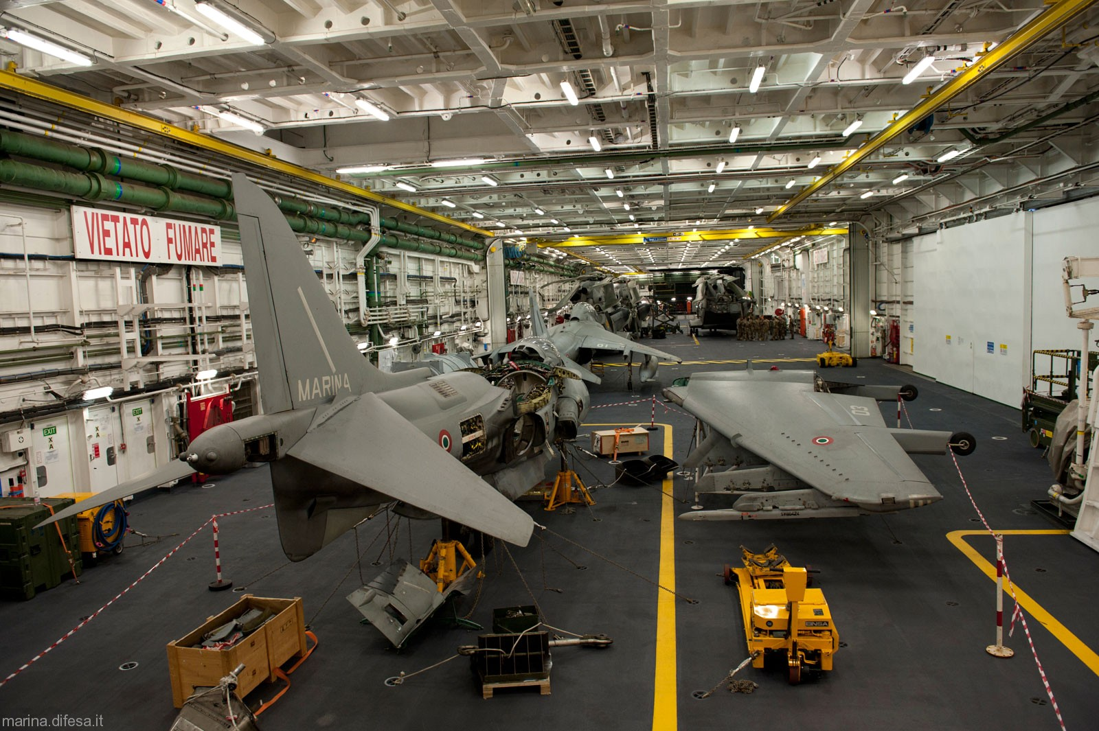 航母一定要有机库么?