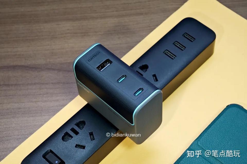 出差必备120W快充头，2C+1A小钢炮，酷态科10号氮化镓充电器实测