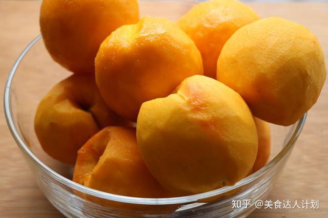 怎么做黄桃罐头不会坏 v2-89786bd38de3f144afe56d04bcb2b6a0_r.jpg