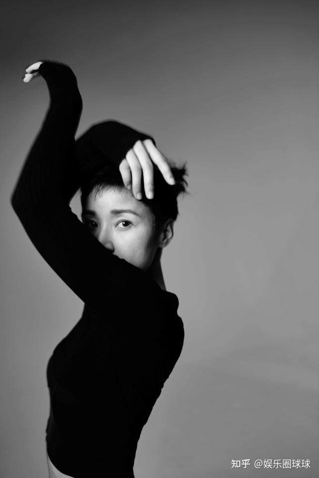 黄曼黑白质感大片曝光舞姿优雅展柔美身段