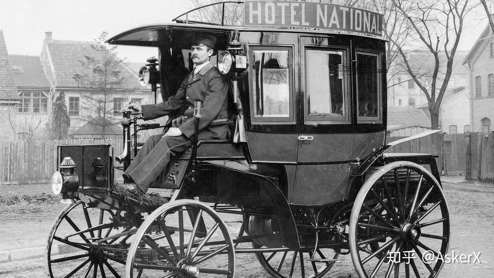 125年前benzcie生产的第一台带有内燃机的公共汽车