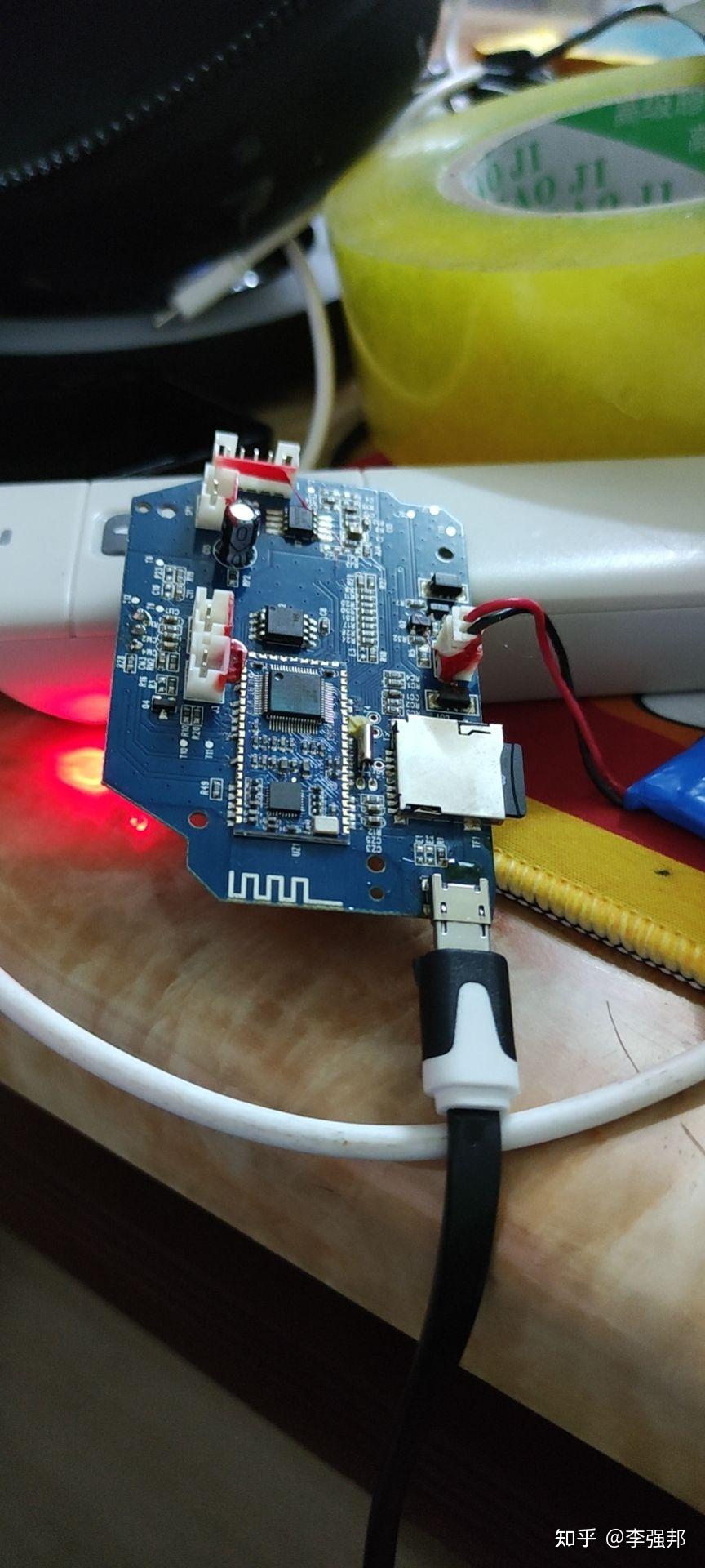 我用的史丹利热风枪.凑合换.火火兔拆机也差不多.更简单.