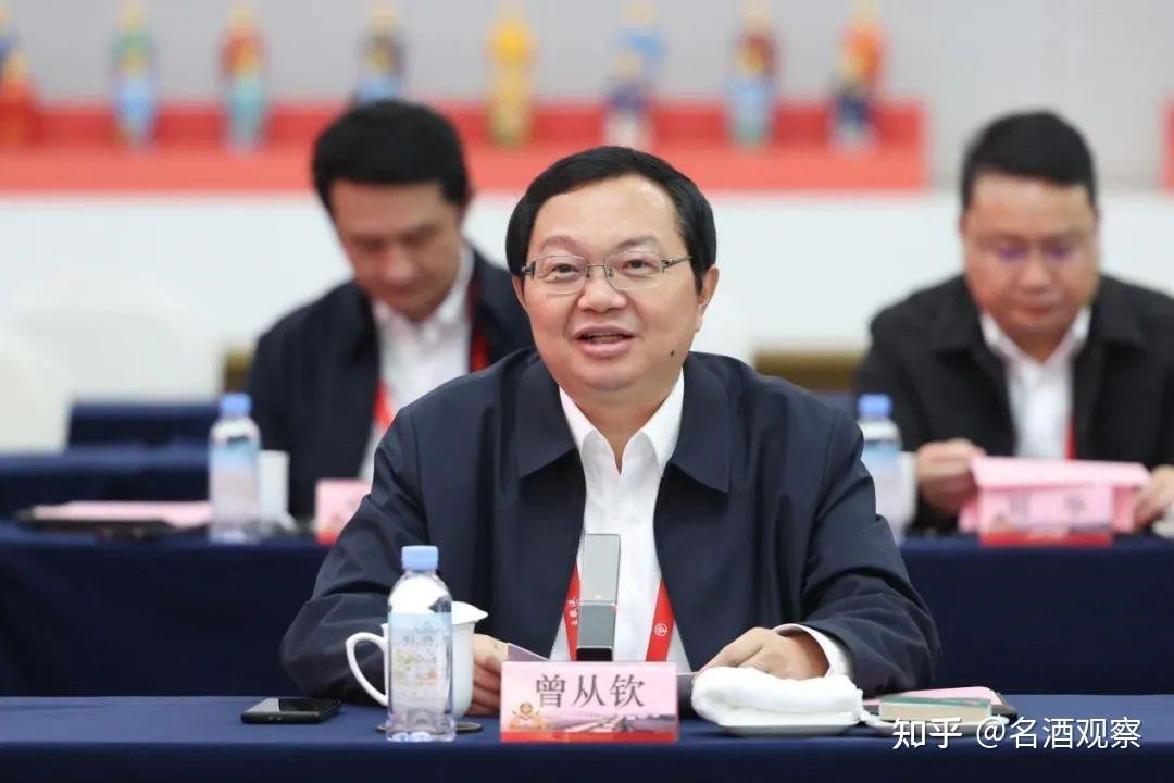 座谈会上,曾从钦和张德芹对彼此企业近年来的发展及取得的成绩表示