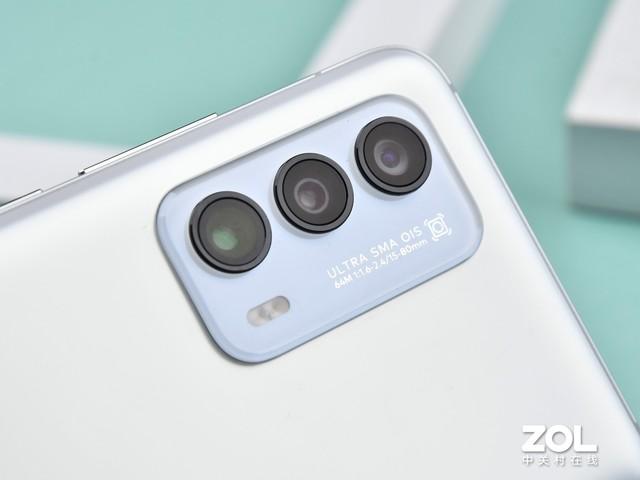 6 大光圈,副摄像头为1600万像素122° 超广角镜头,支持微距拍摄