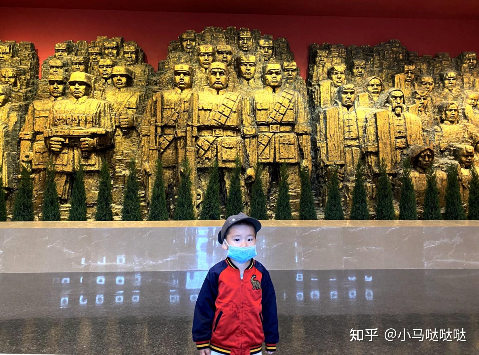 参观中国人民抗日战争纪念馆