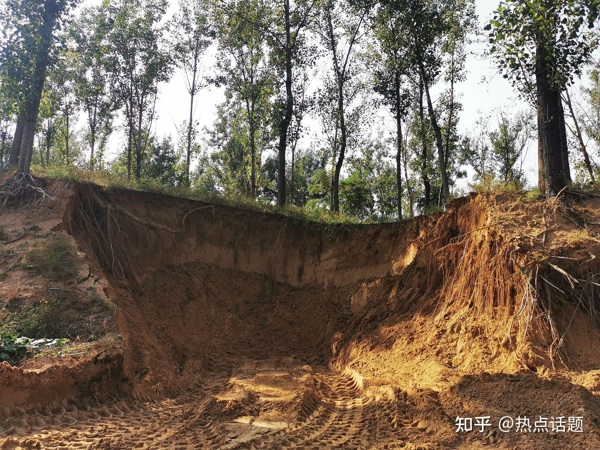 据群众反映,新乡市延津县塔铺办事处北孟湾村和北郑庄村一带,沙土岗