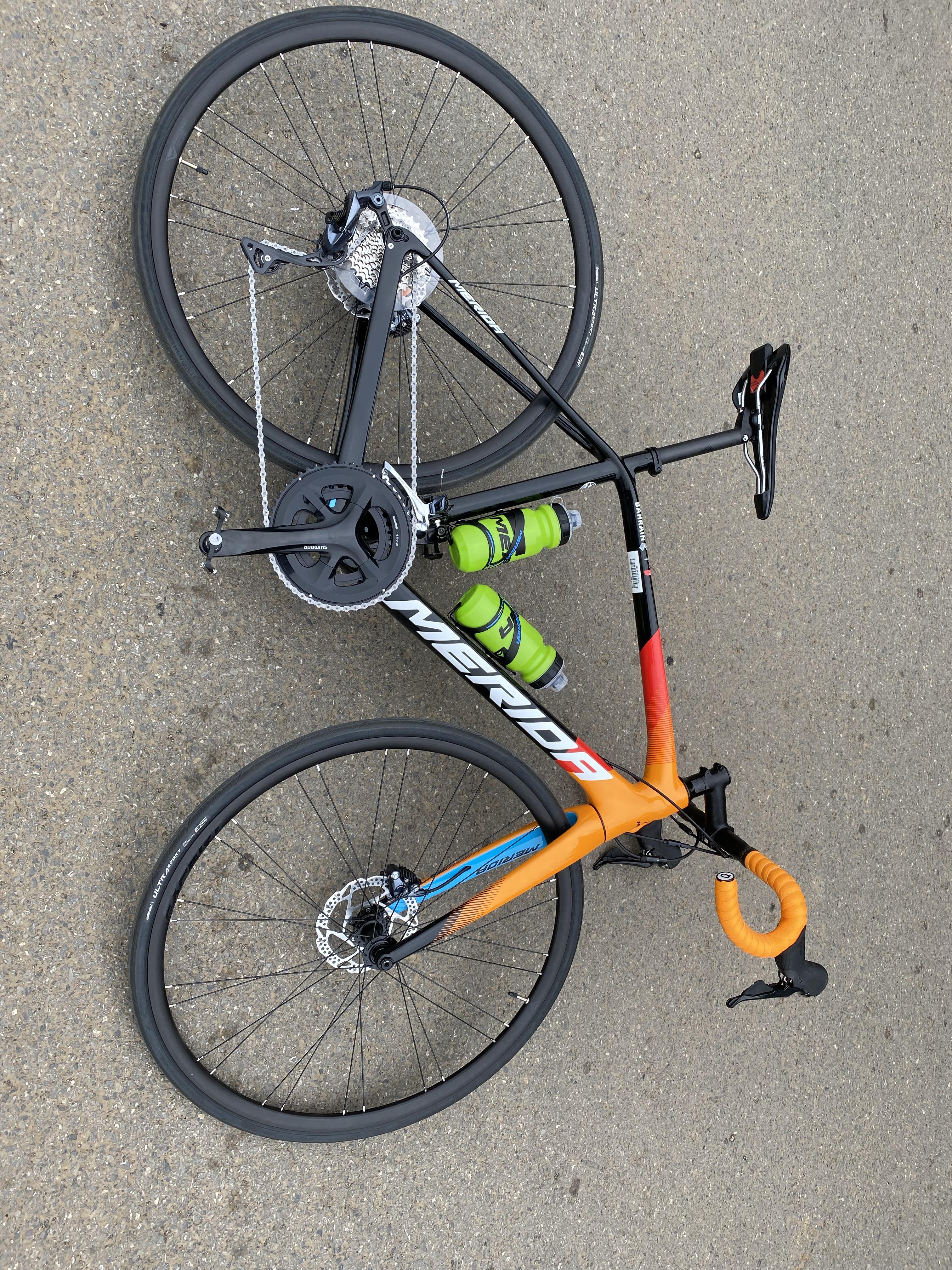 想买一辆帅的公路车入门,预算五六千,现在看到闪电