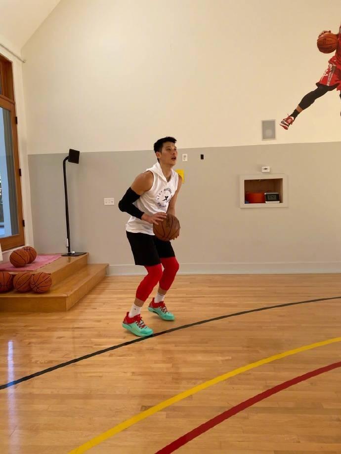 林书豪晒训练照今年还没结束保持专注