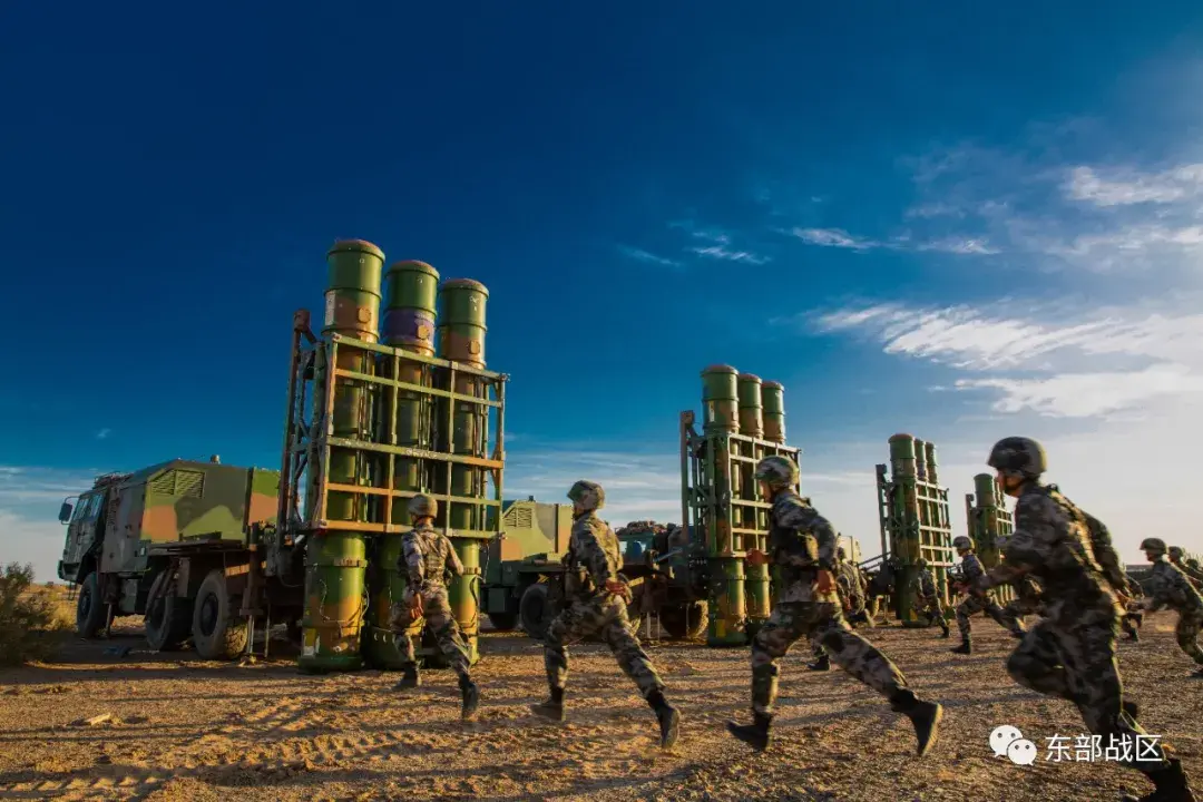 热点火力全开防空兵戈壁深处亮剑