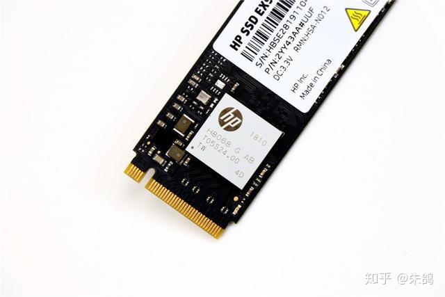 hp(惠普)ex900固态硬盘的包装以黑色为基调,正面展示了产品外观,型号