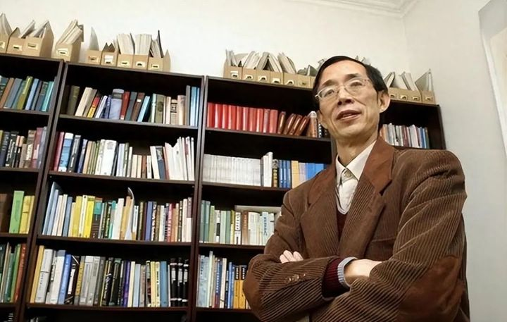 北大教授陈平靠批美捞金数亿晚年赴美住豪宅女儿嫁白人