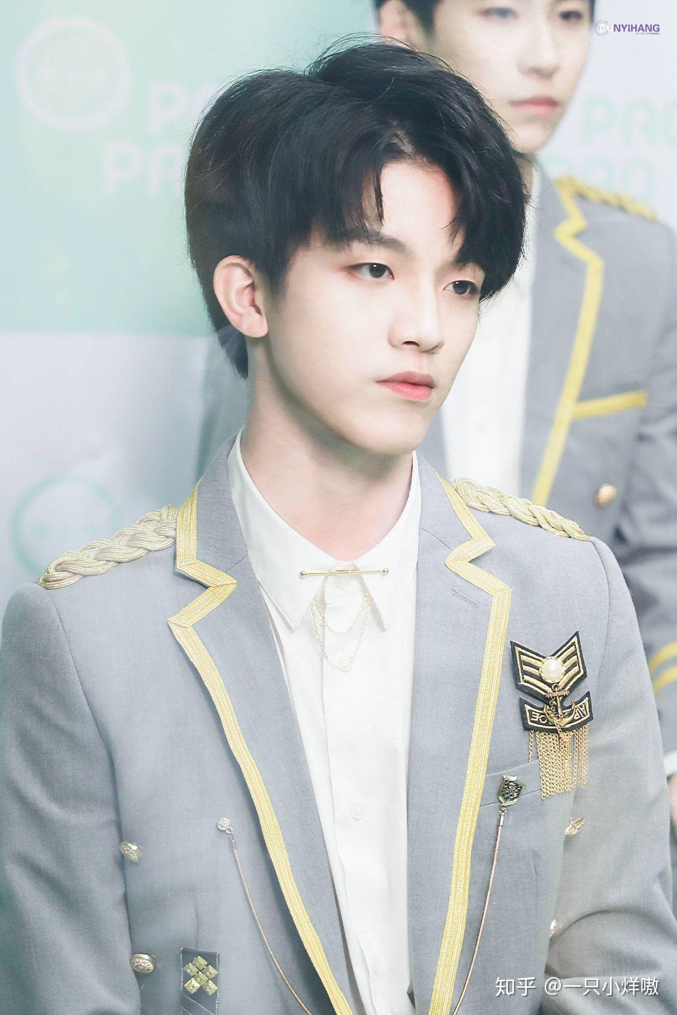 有没有糊一点的国内男爱豆可以安利呢