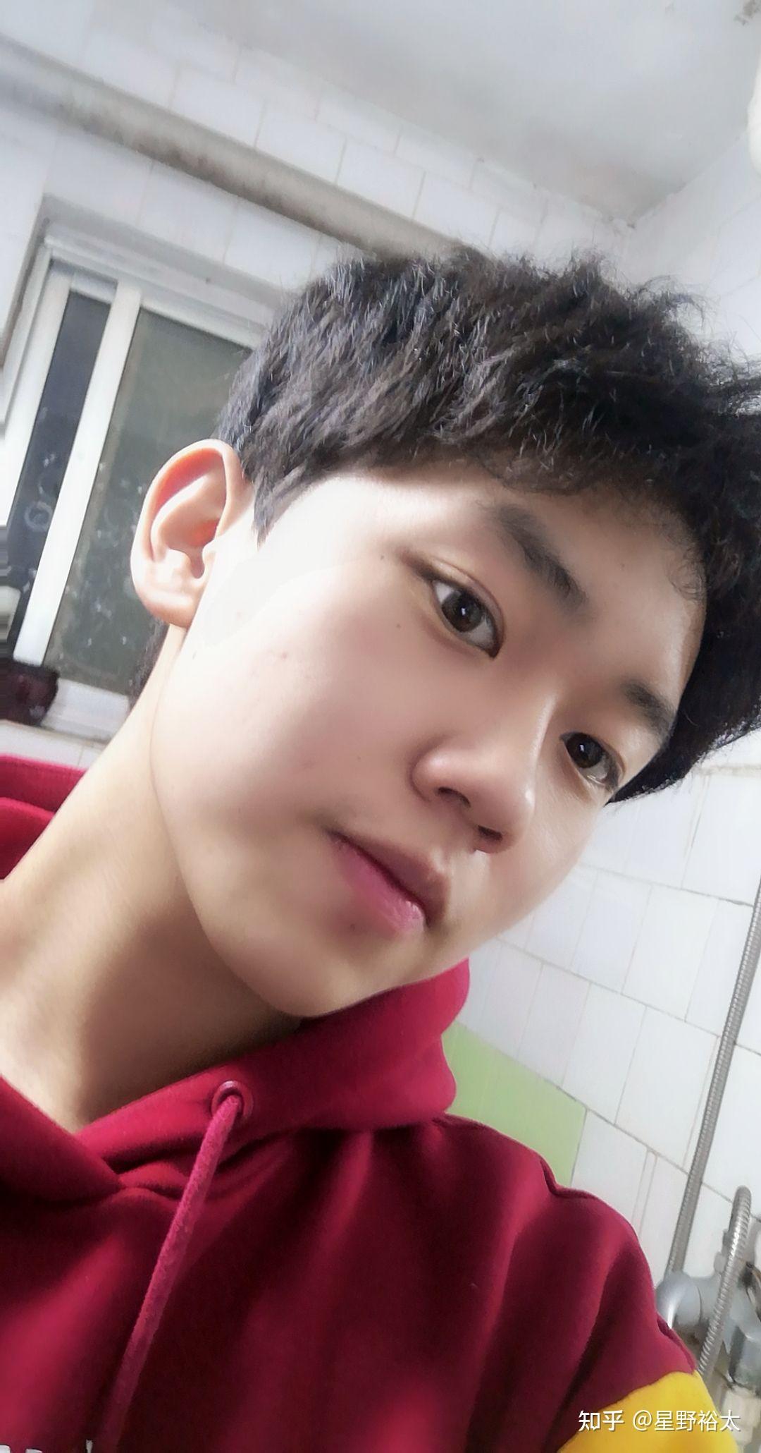 你见过最帅的高中男生长什么样? - 知乎