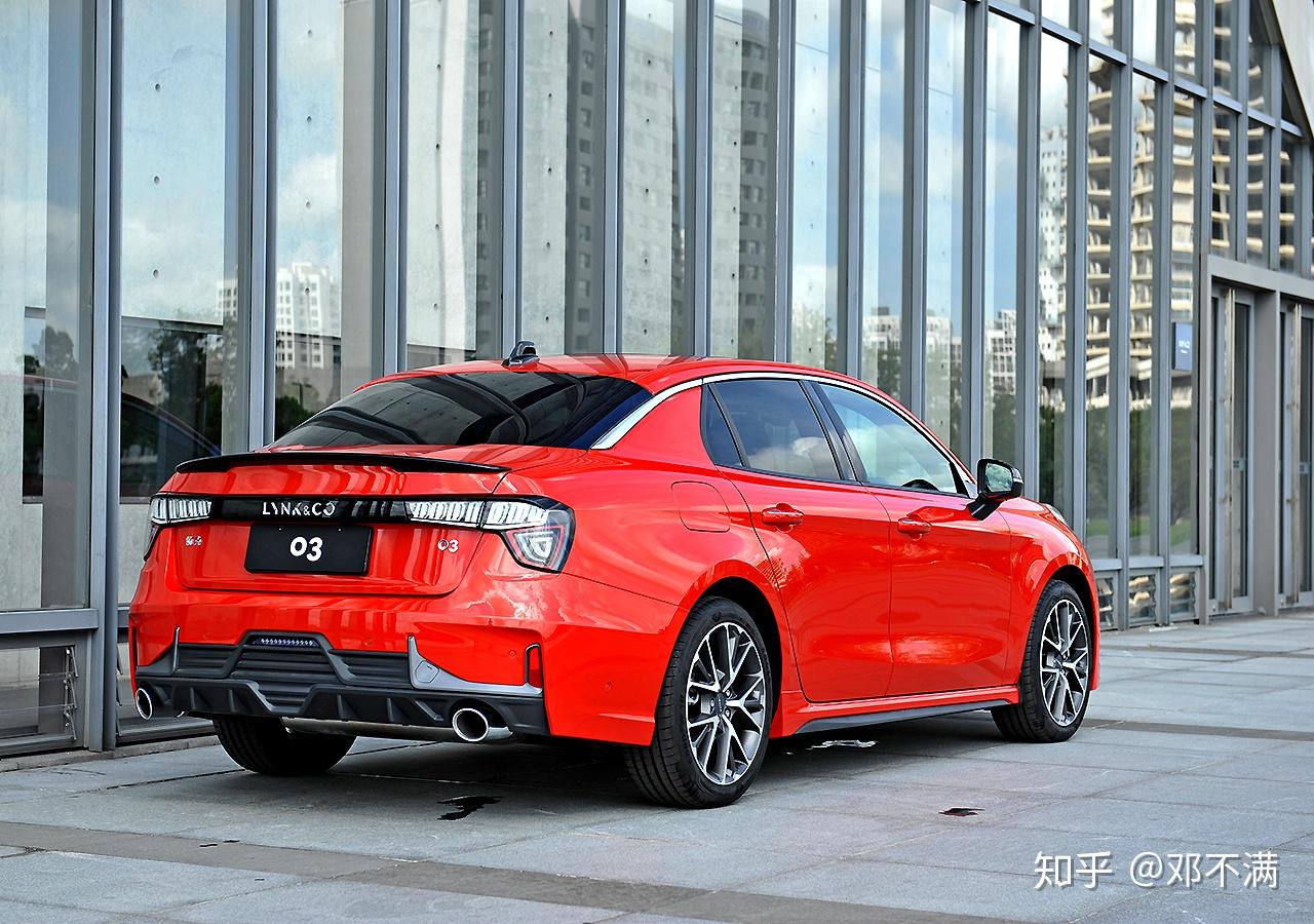 领克品牌的出现为吉利集团带来了年轻化的新鲜血液,当然一台suv(领克