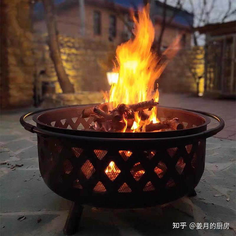 回到家,我尽量多陪陪老人,因为爸妈在广东打工,留在广东过年,今年我就