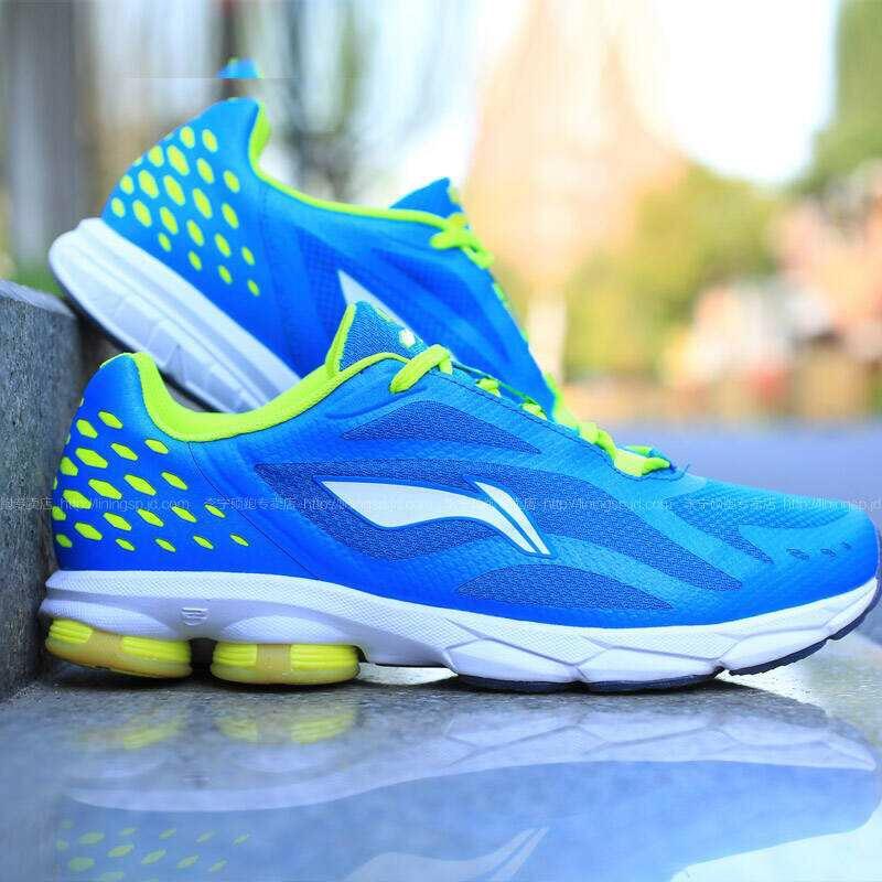 女大学生会特别在意男生穿国产品牌运动鞋吗?