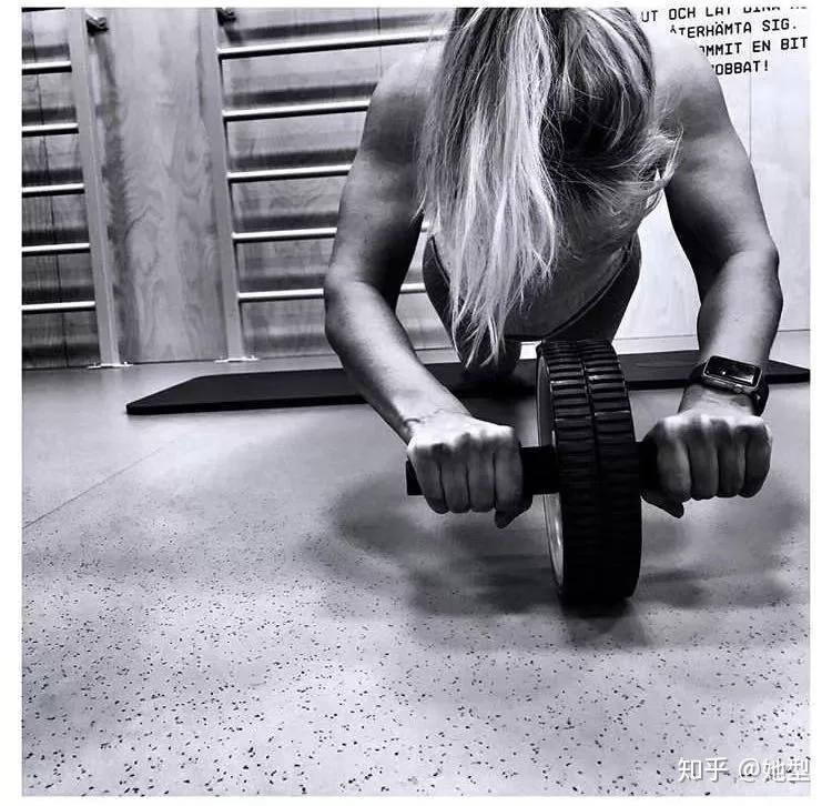 这个动作才堪称真正的腹肌撕裂者