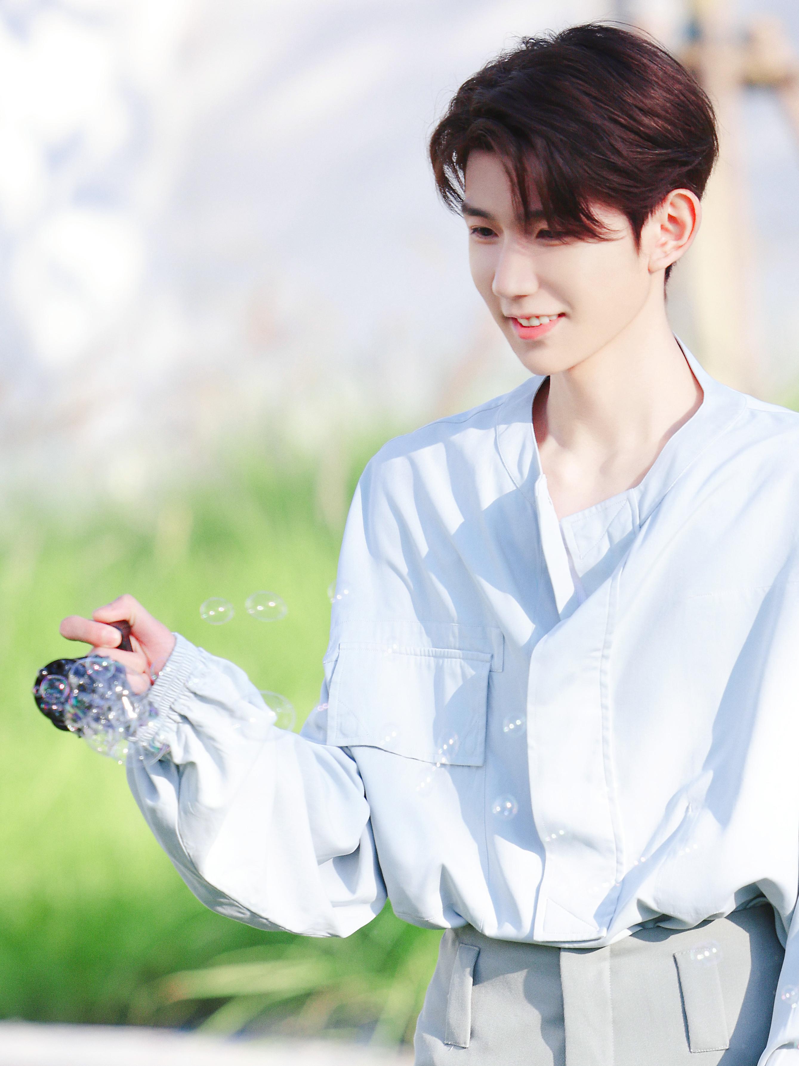 大家有没有tfboys的绝美神图,单人也可? - 知乎