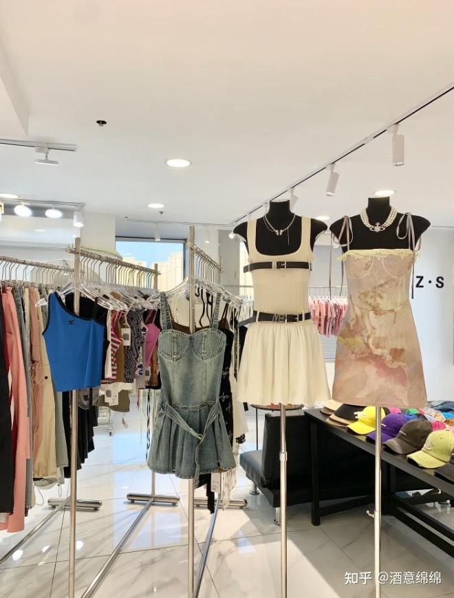 现在衣服实体店难做啊!顾客试了十几套衣服,最后却空手而走。 - 知乎