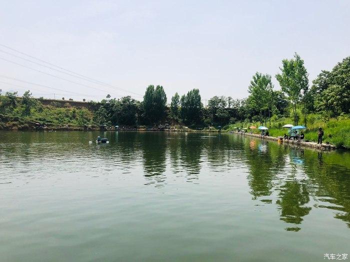 驾驶爱车几何a打卡西安钓鱼者的圣地——杨庄水库