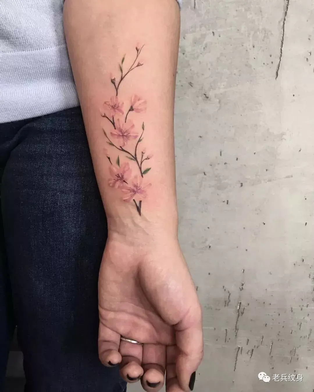 女生樱花瓣纹身图案大全 樱花纹身的含义(10/40)-纹身图片网