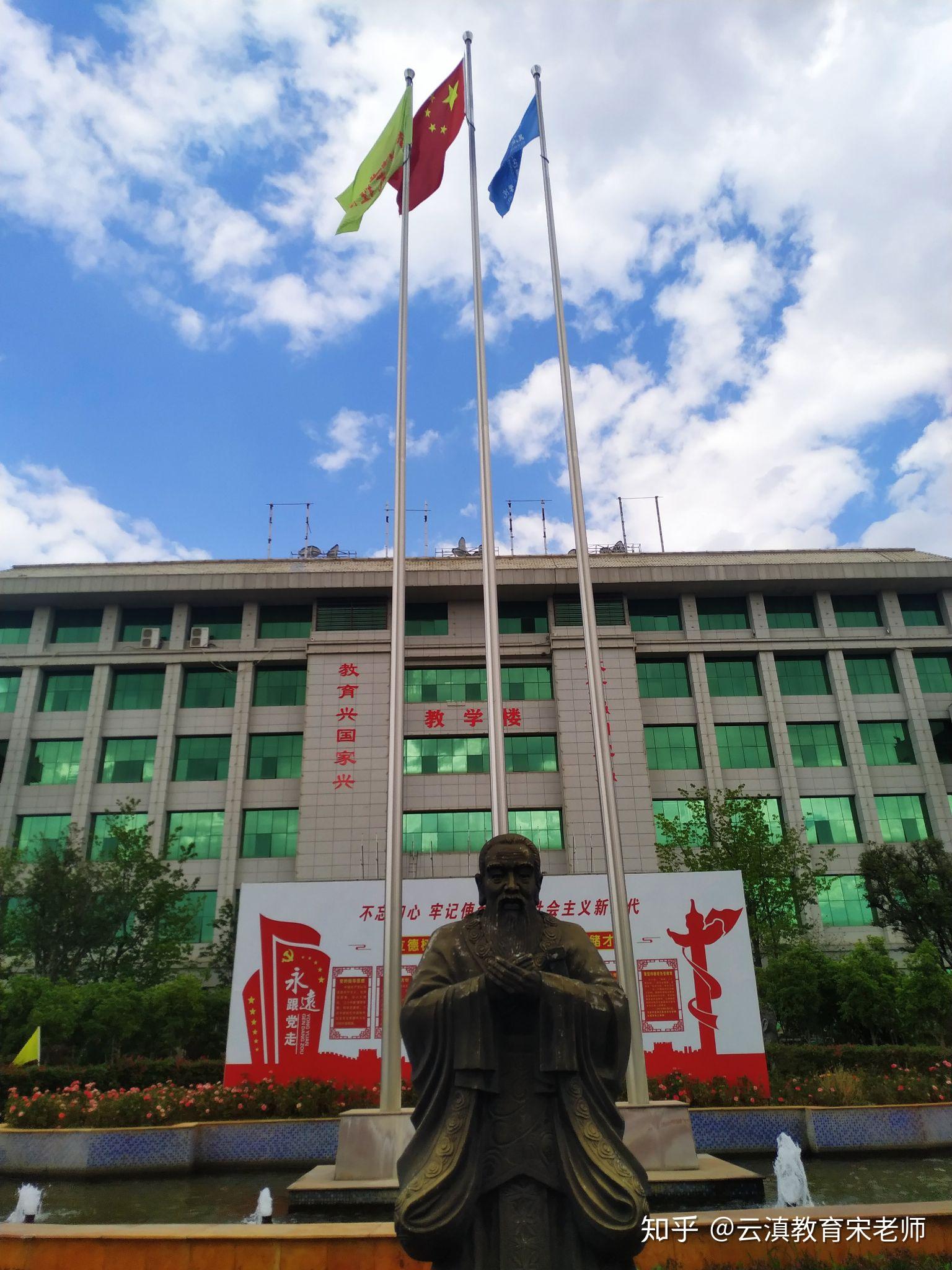 全国最好的高铁学校 v2-8a591ec1ff48ed15638d8289849dea90_r.jpg