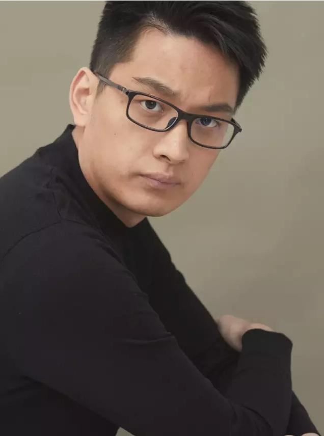 美貌与才华兼备的她来当客座主编,四位男士争相谈"爱"