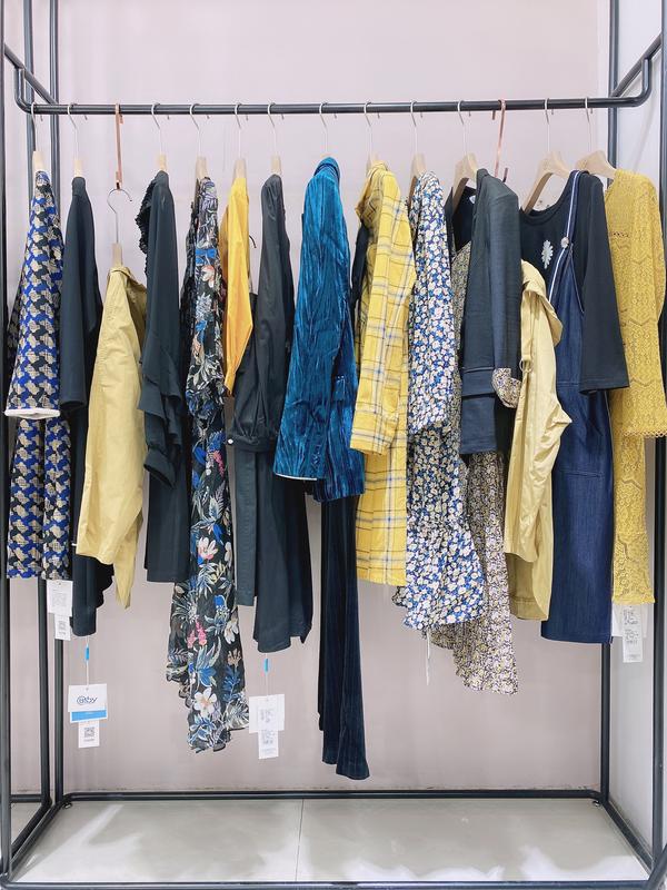 女装时尚套装烁熙展厅爱诗帛雅陈列图--陈列搭配品牌女装批发