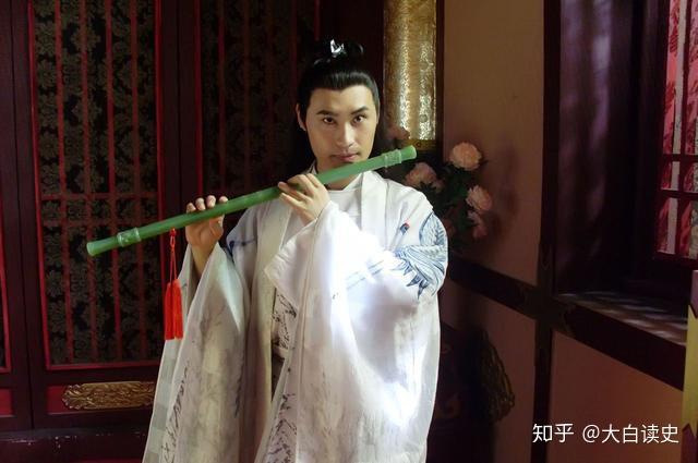 山阴公主有了驸马何戢和弟弟刘子业赏赐的三十个面首后还不满足,仍旧