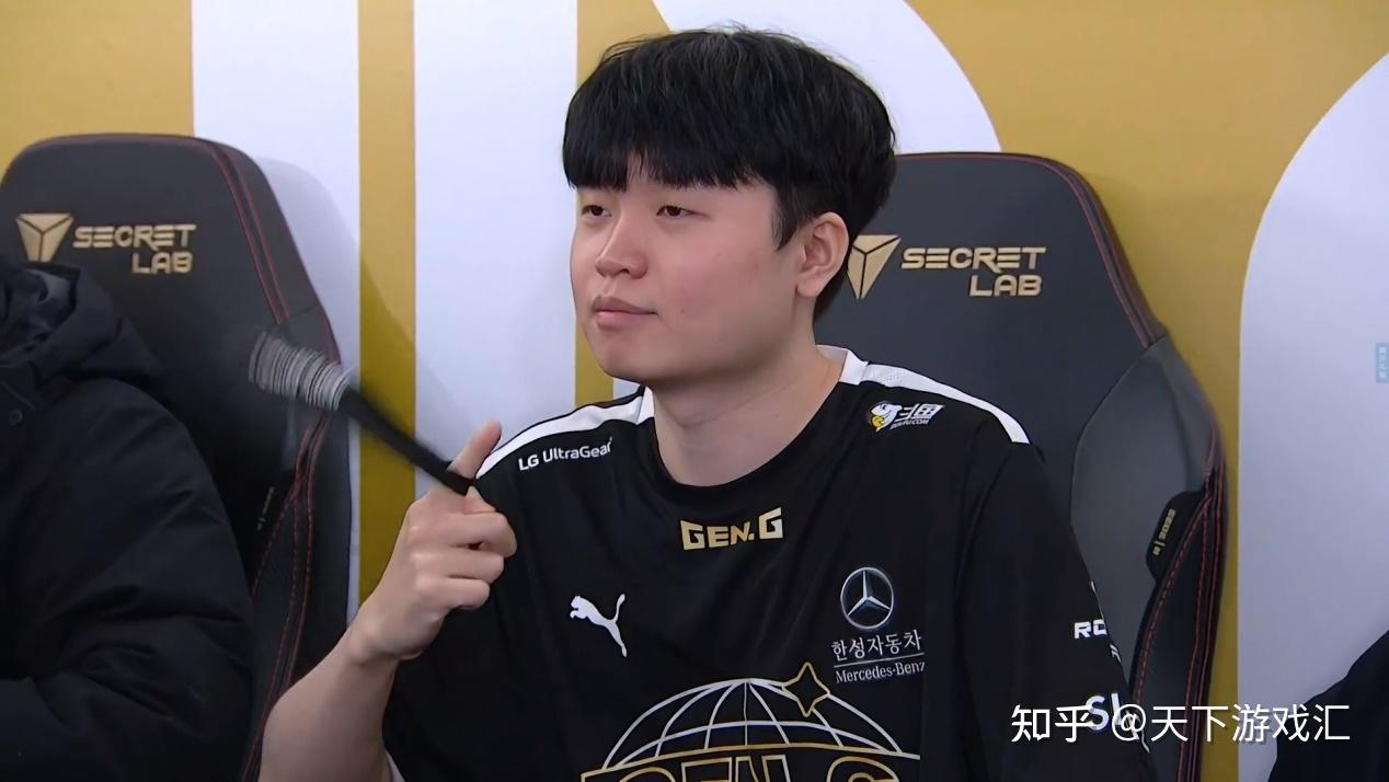 doinb直播向观众承诺一定练会妖姬佐伊大家明年可以期待一下