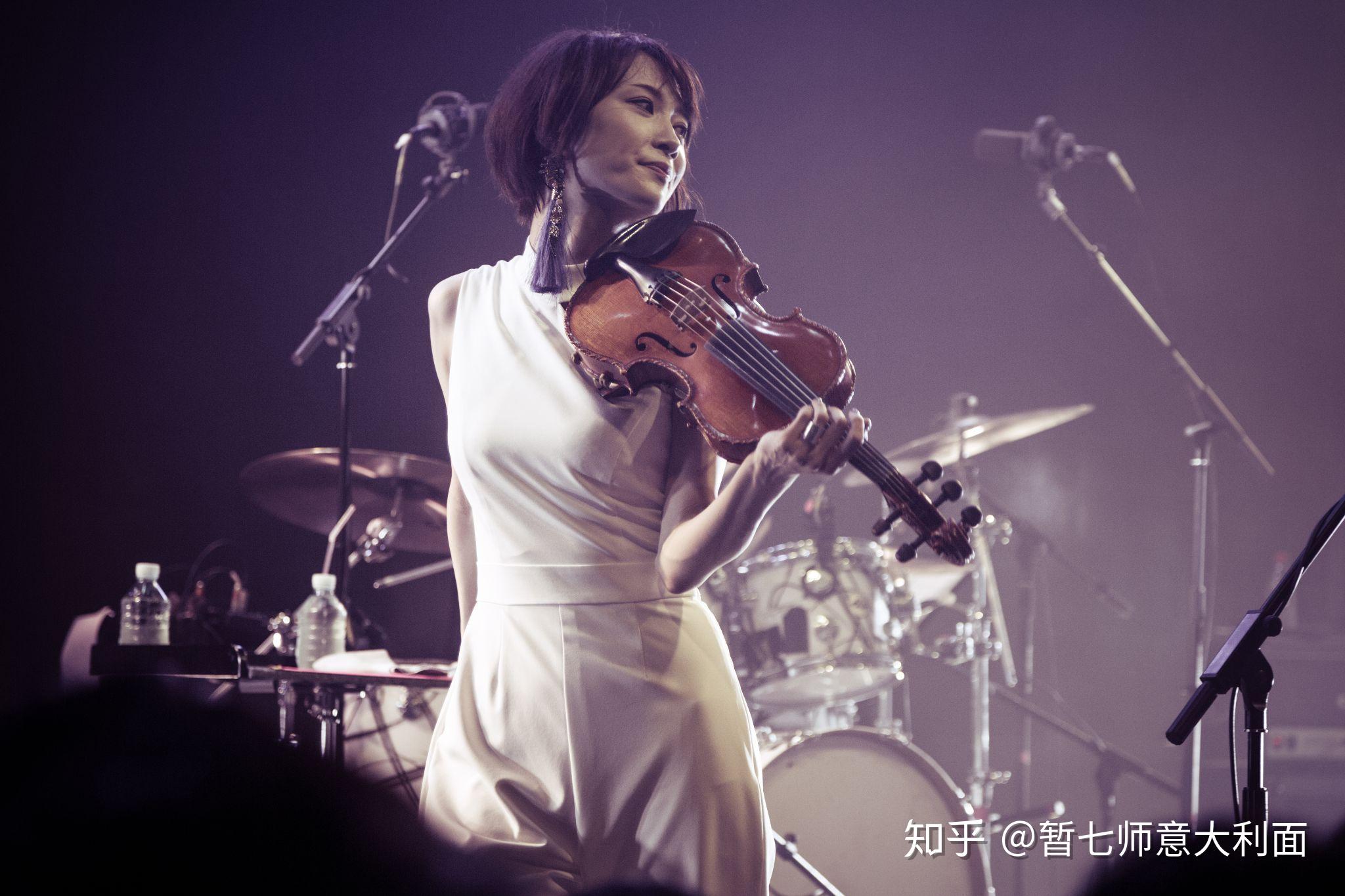 如何评价日本摇滚小提琴家ayasa岛村绚沙