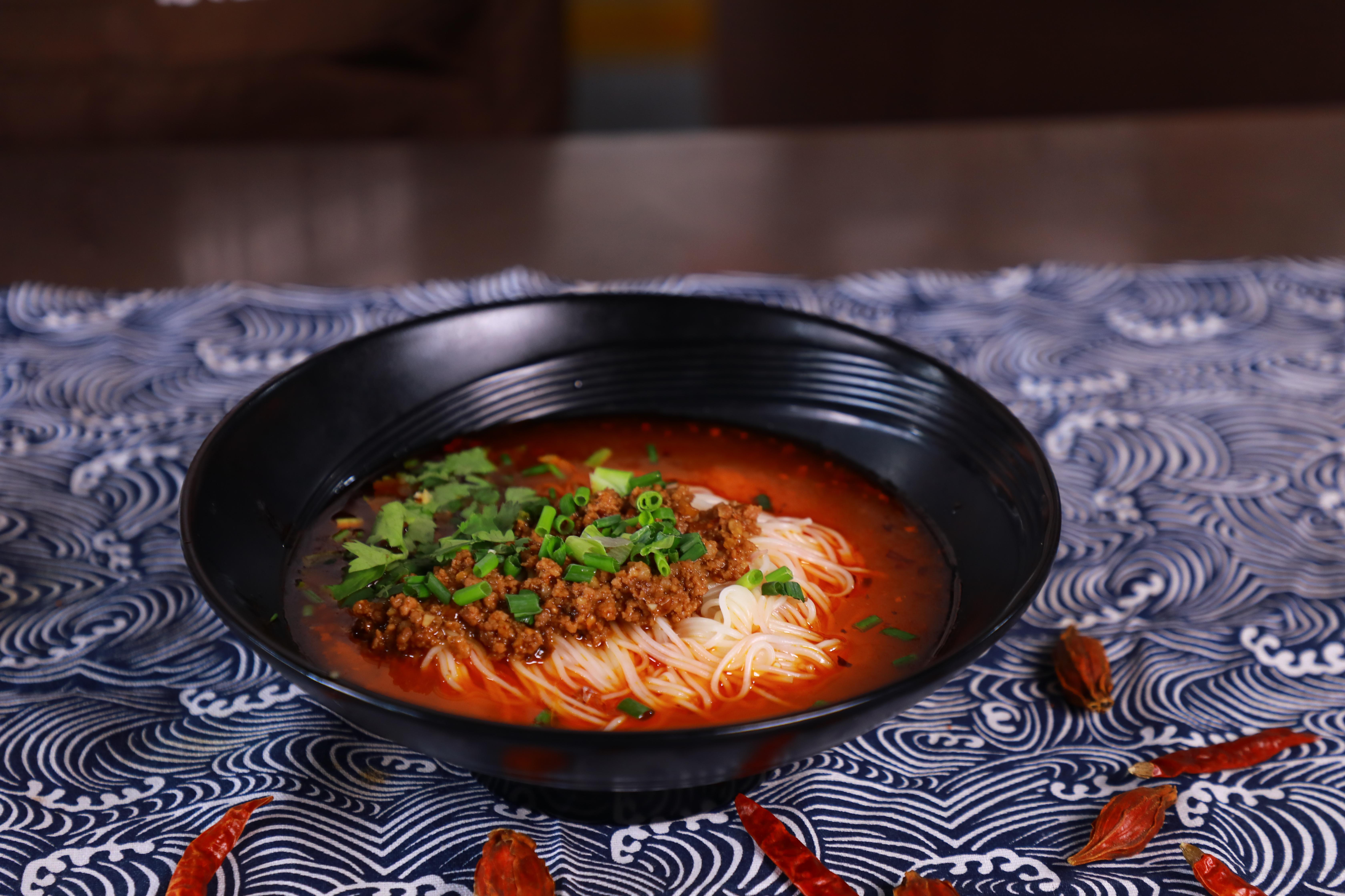 重庆小面的汤汁是怎么做的呢