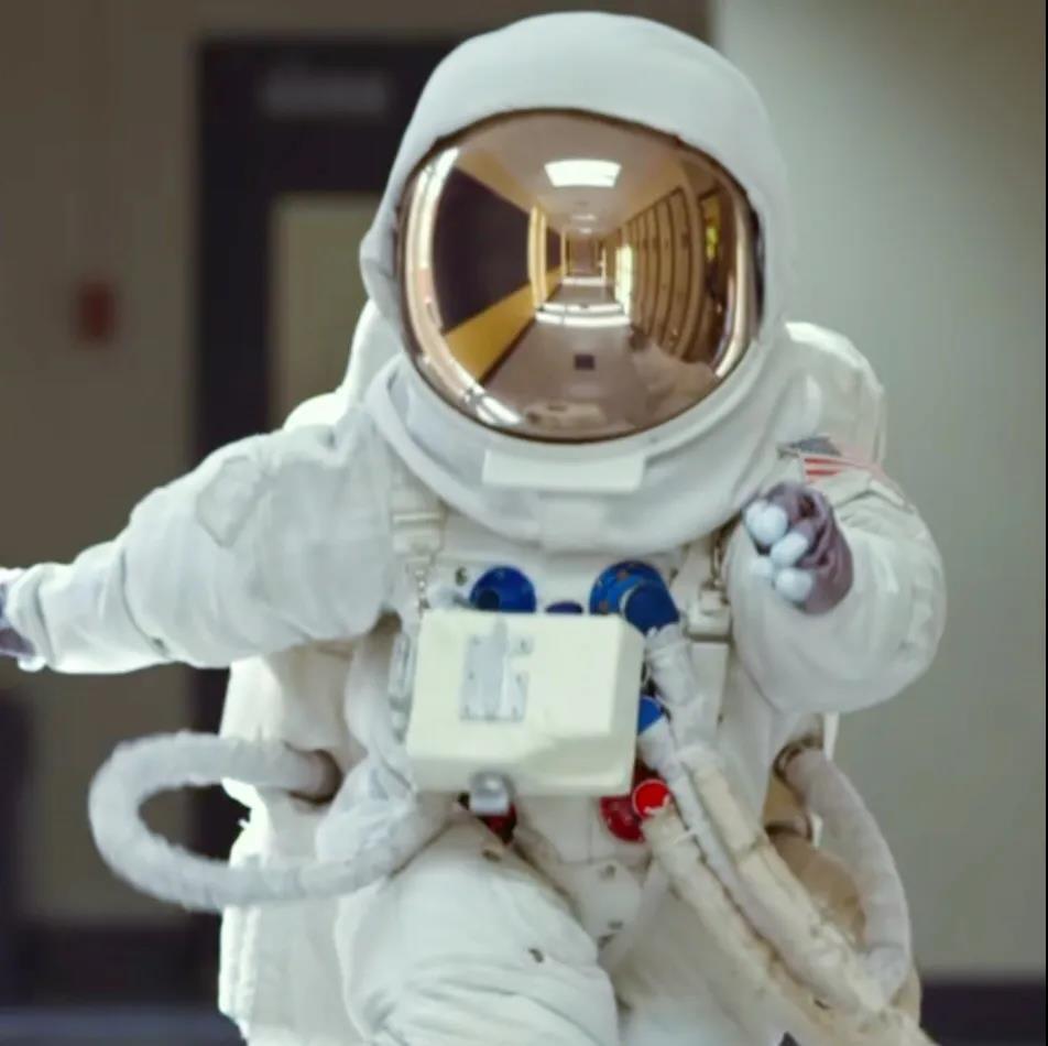 有没有类似风格的太空图或者宇航员图,头像,壁纸都可以! - 知乎