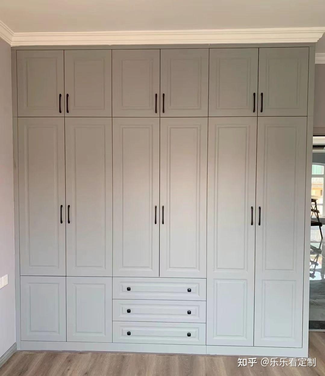 全屋定制衣柜门板用双饰面的好吗