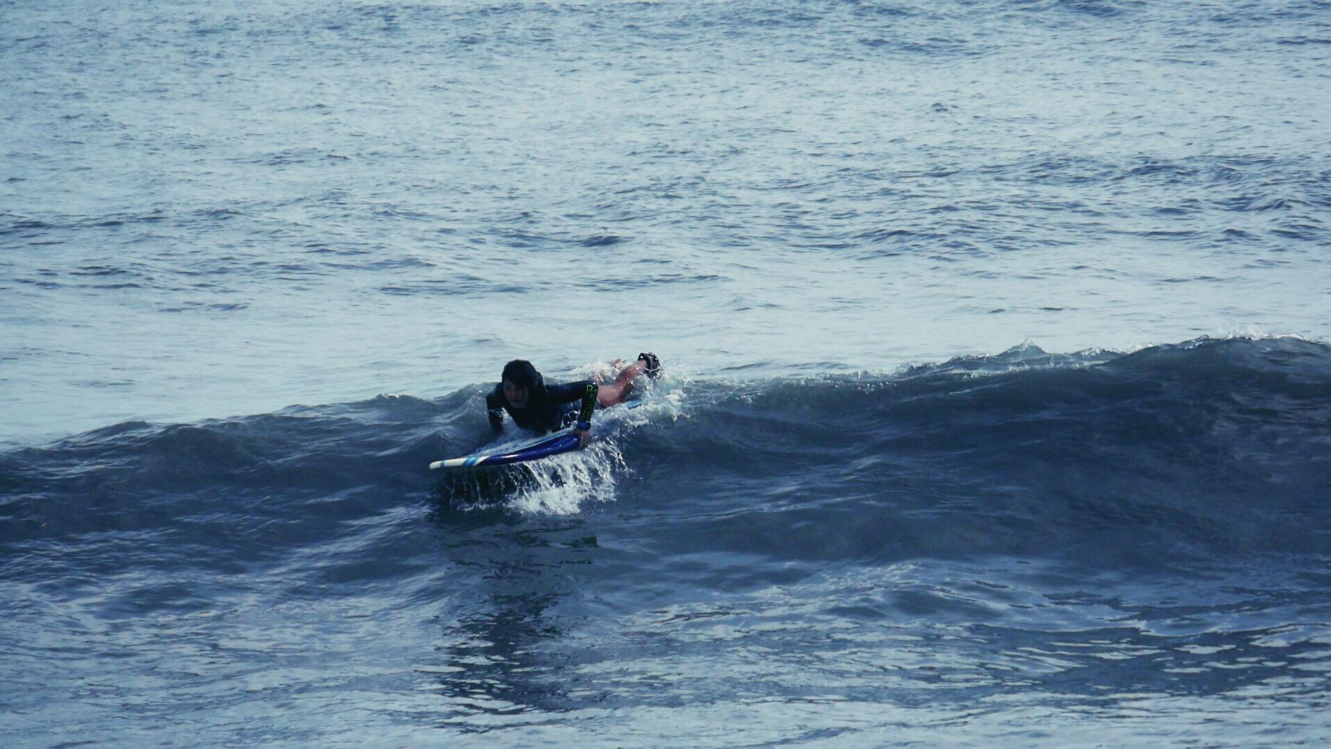 夏日海上冲浪挑战自我，你想不想去挑战一下自己呢？