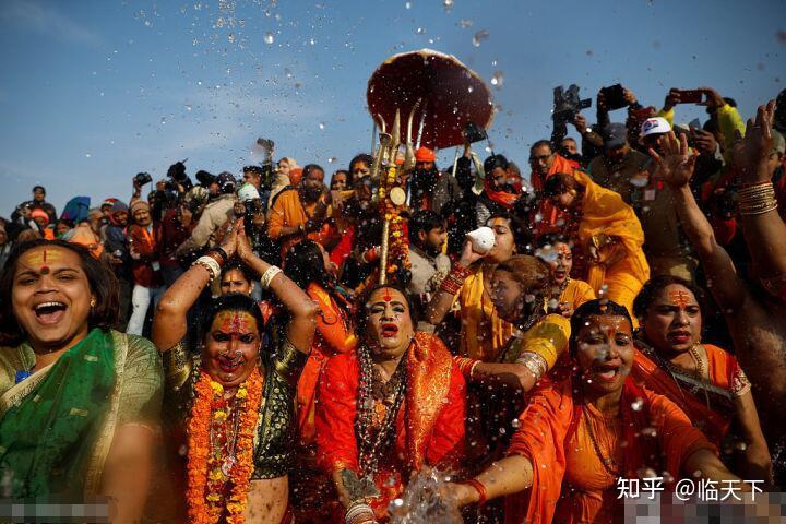 印度大壶节(kumbh mela):数百万信徒沐浴净身
