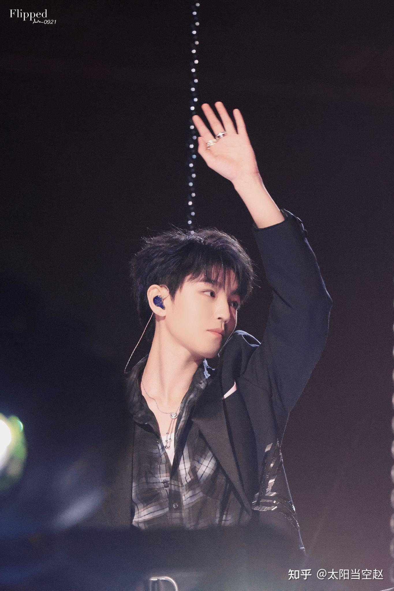 江苏卫视跨年晚会王俊凯演唱《爱江山更爱美人》,他的舞台都有哪些