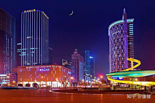 四大主题:主题一【一顿饭看懂一家店】地址:春熙路香槟广场(啦滋多拿