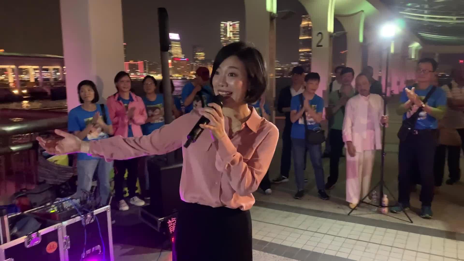 街头小龙女演唱邓丽君船歌有没有感受到黄昏的芦苇荡