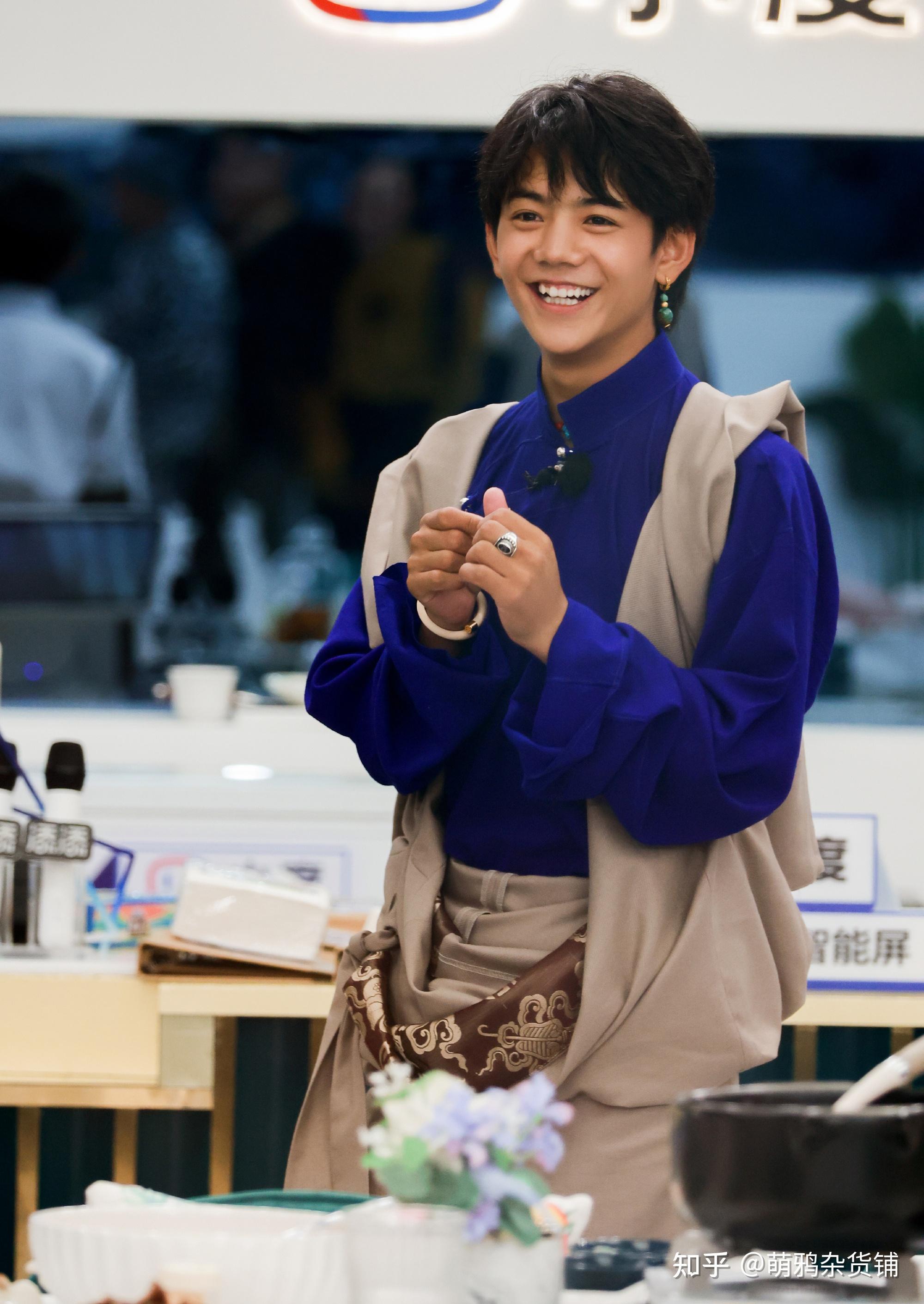 中餐厅结束了但少年丁真的成长故事未完待续