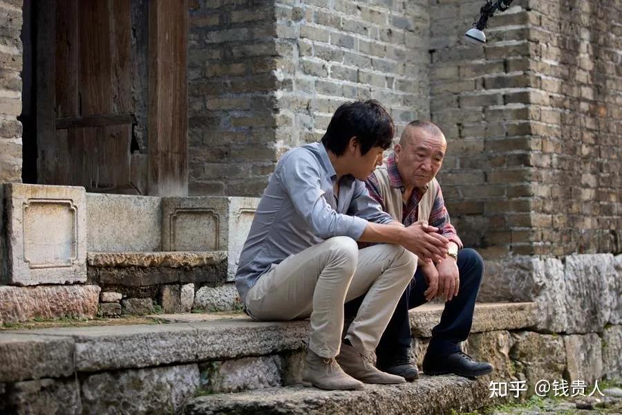 中国式家庭矛盾父母在等着子女的感恩子女在等父母的道歉