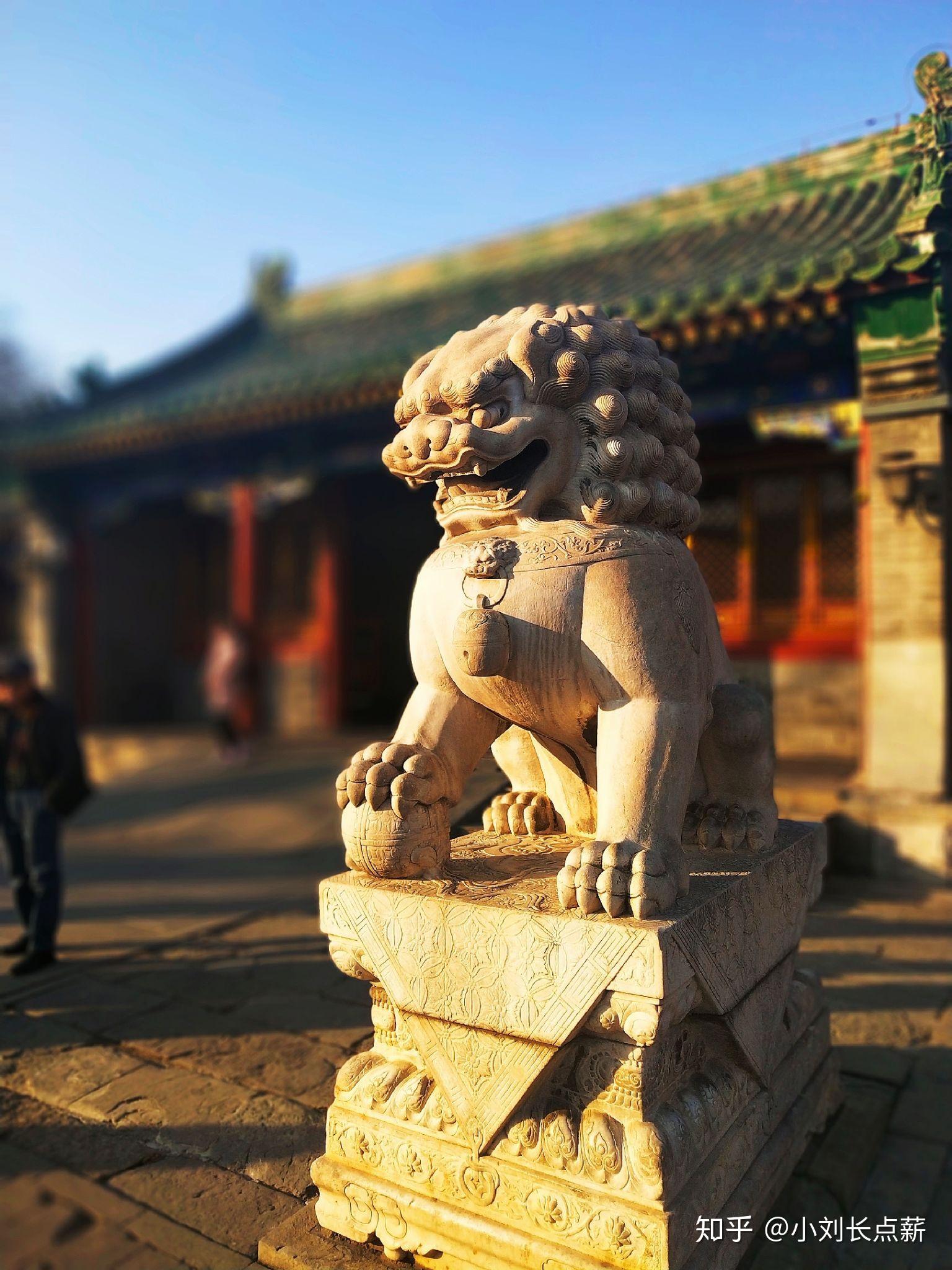 恭王府门口的石狮子坐着地铁去了天坛公园.